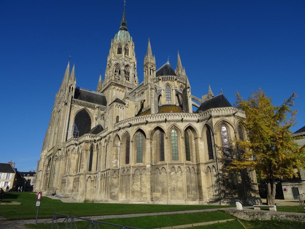 Bed and Breakfast Logis Les Remparts Bayeux Exterior foto