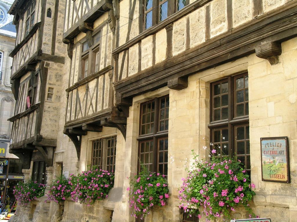 Bed and Breakfast Logis Les Remparts Bayeux Exterior foto